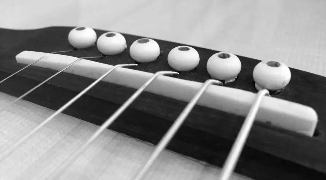 没有琴颈调节的吉他怎样调整弦距,38寸和41寸吉他弦距一样吗