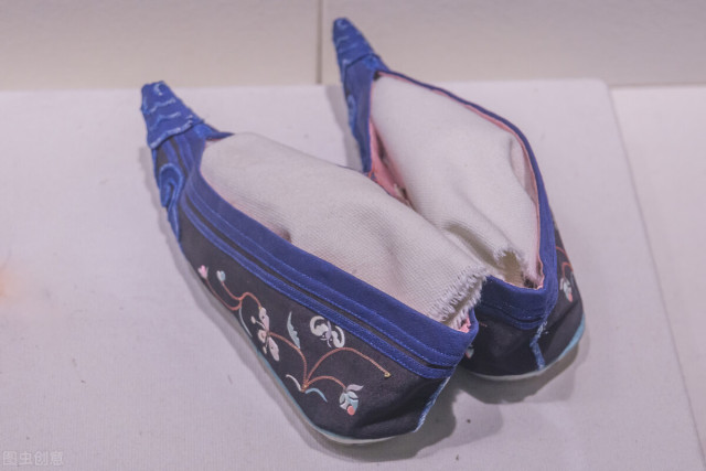 脚又细又长的女人,见过世面的女生长什么样