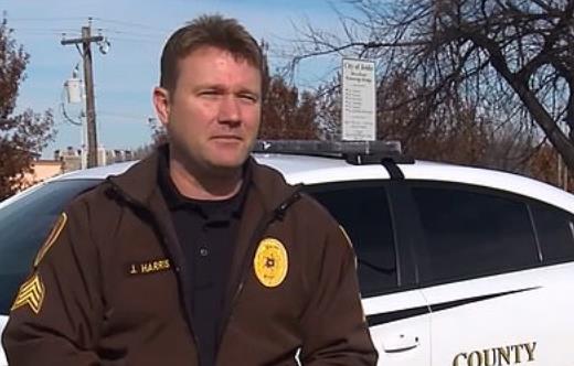 坐车不系安全带小孩子飞出去,大巴小孩没系安全带被甩出视频