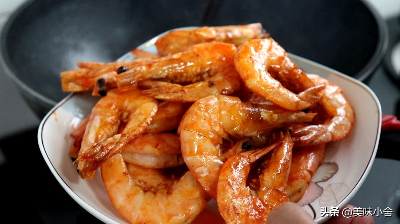 油焖大虾怎么做才好吃？原来在家做诀窍这么简单，又多了一道硬菜