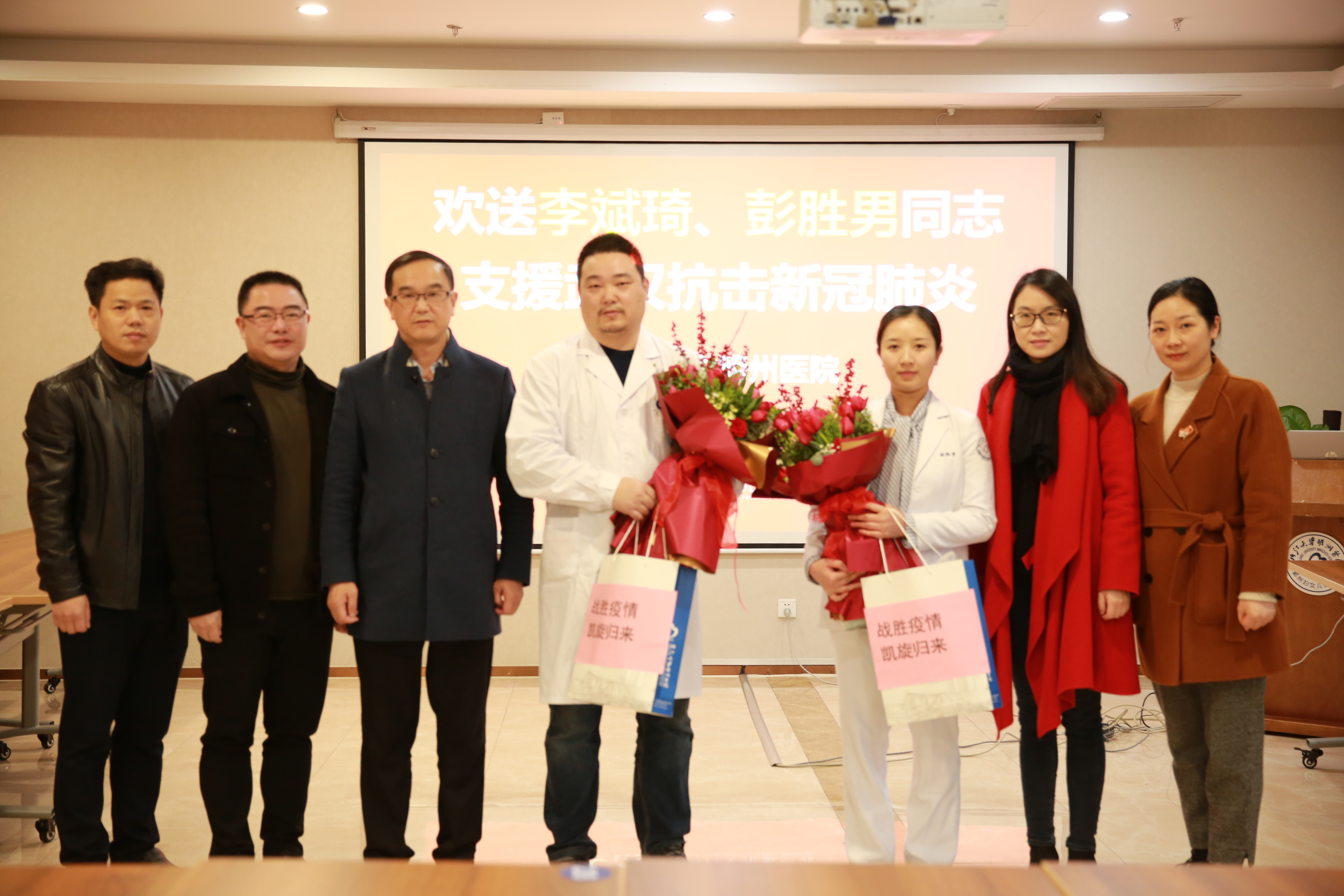 战疫情新疆在行动,奥克斯广场疫情