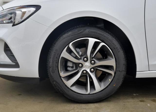 对比思域的国产轿车,别克威朗2020款领先型落地多少