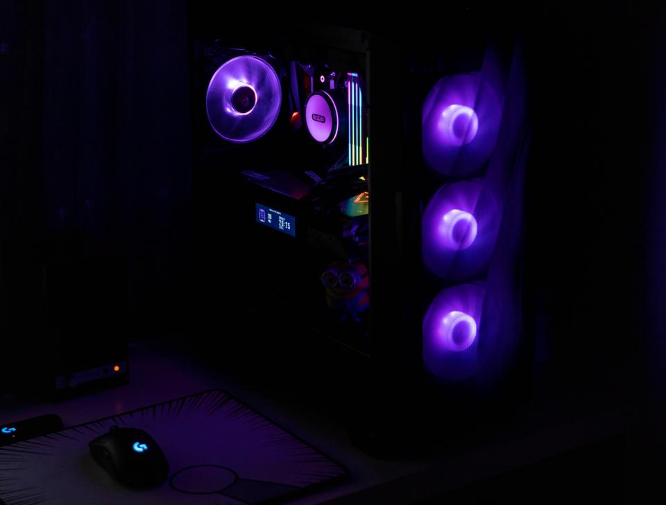 泰坦军团titanarmyp24h3g23.6英寸,一台iphone12的钱可以买什么