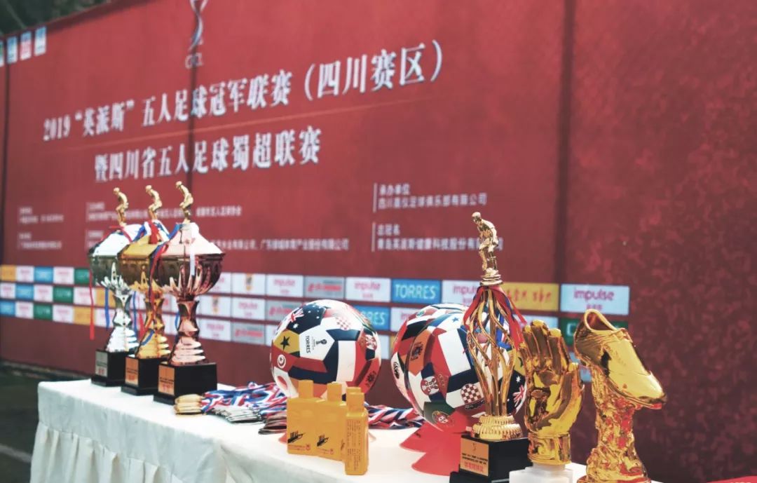 新王加冕实至名归,新王加冕天下足球