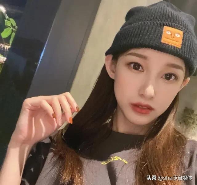 央视最靓女主播，21岁进体育频道，私下形象反差大