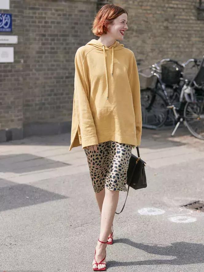 温度低穿的衣服,冬天穿宽松的卫衣怎么搭配