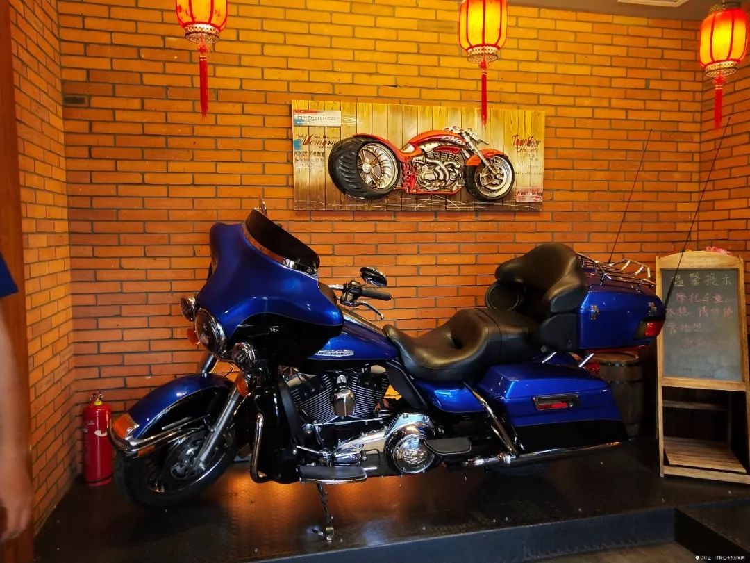 酒吧、超市展览馆这么Fashion的青城驿站，你还认为这只是厕所吗