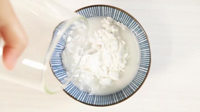 大虾比猪肉还便宜，抢购10斤，这样处理，放几个月都很新鲜