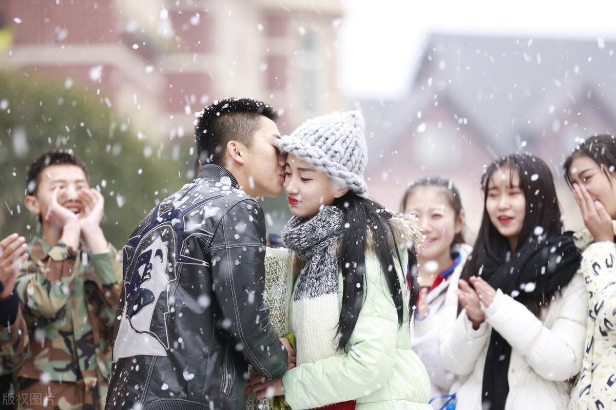 怎样向女生表白才是最好的方法,向女生表白的最好方法