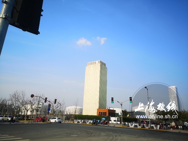 上海宁纷纷争先打卡废弃的油罐神秘的“白罐子”吸睛十足