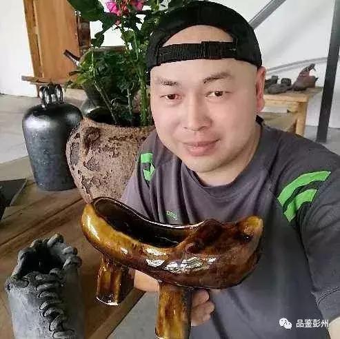 走遍中国的“寻鞋哥”来了！这回居然换上“军乐造”