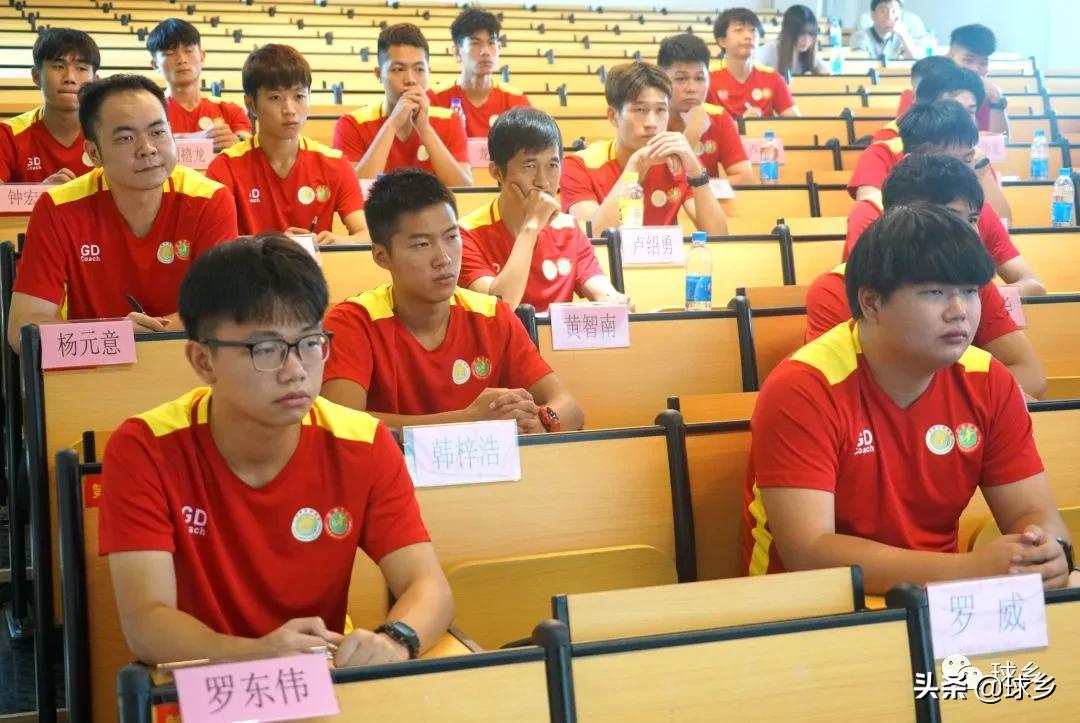 以赛促训提高足球教练员执教水平,青训基层人才培养教练员水平提升