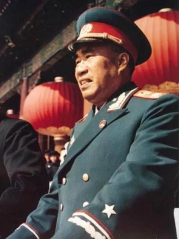 *德朱**之“德”：毛*东泽**评价他是“人民的光荣”