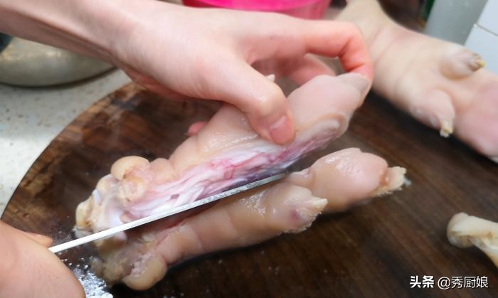 猪蹄炖完焗一下,猪蹄炖好后放葱花香菜吗