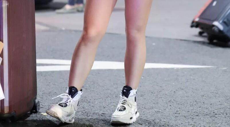 穿运动鞋应该穿什么裤子,运动更适合穿低帮鞋还是高帮鞋