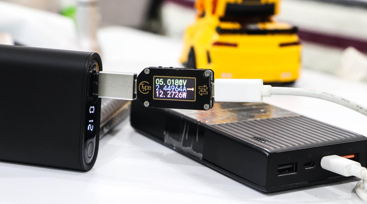 图拉斯自带线快充,图拉斯移动电源