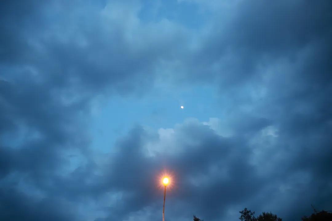 十堰市民感人视频,十堰市东风高中视频