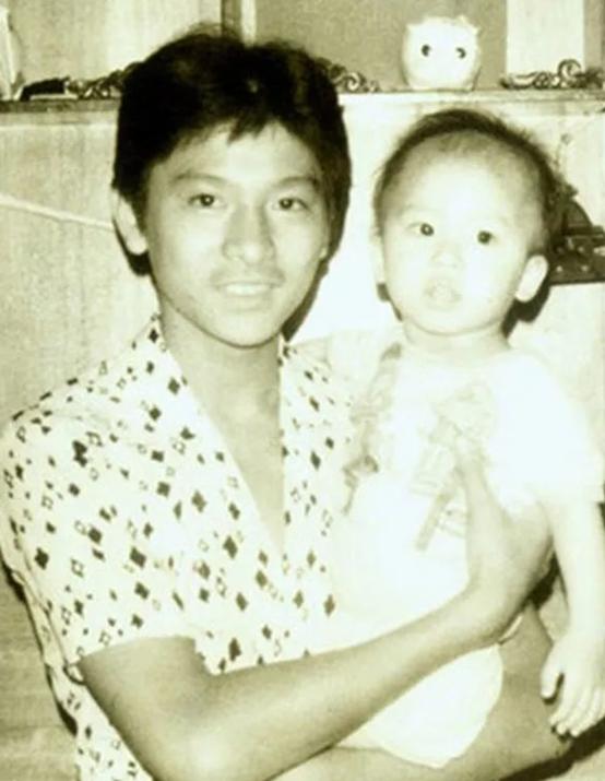 “天王”刘德华：经历了3段感情，最后为何选择朱丽倩？