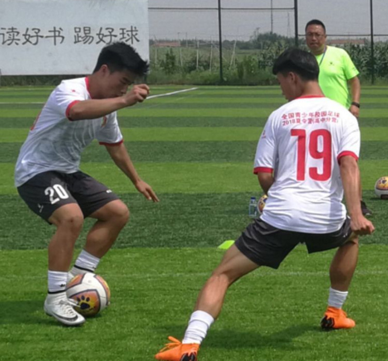 为了让更多孩子踢球，教育部也是拼了