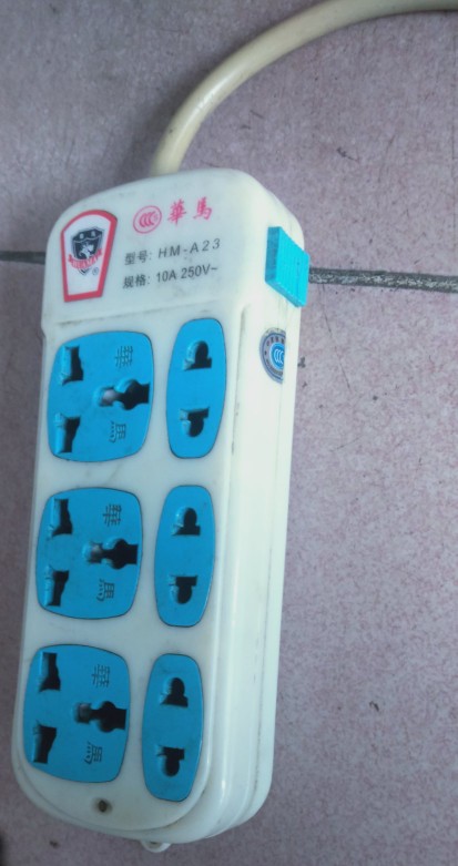 带开关灯头插座里面构造,四方形插座按钮内部构造