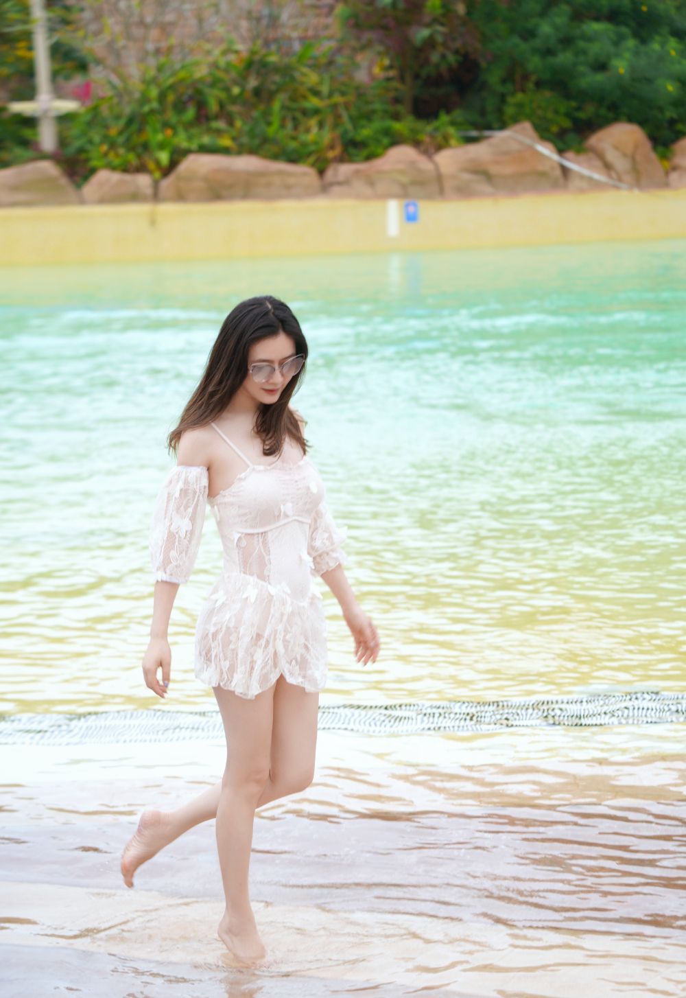 田海蓉晒47岁生日美照,田海蓉戴墨镜年轻写真