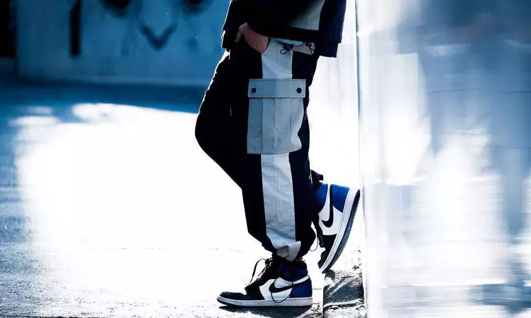 穿着AJ坐地铁就是假货？穿sup，ow就是跟风狗？