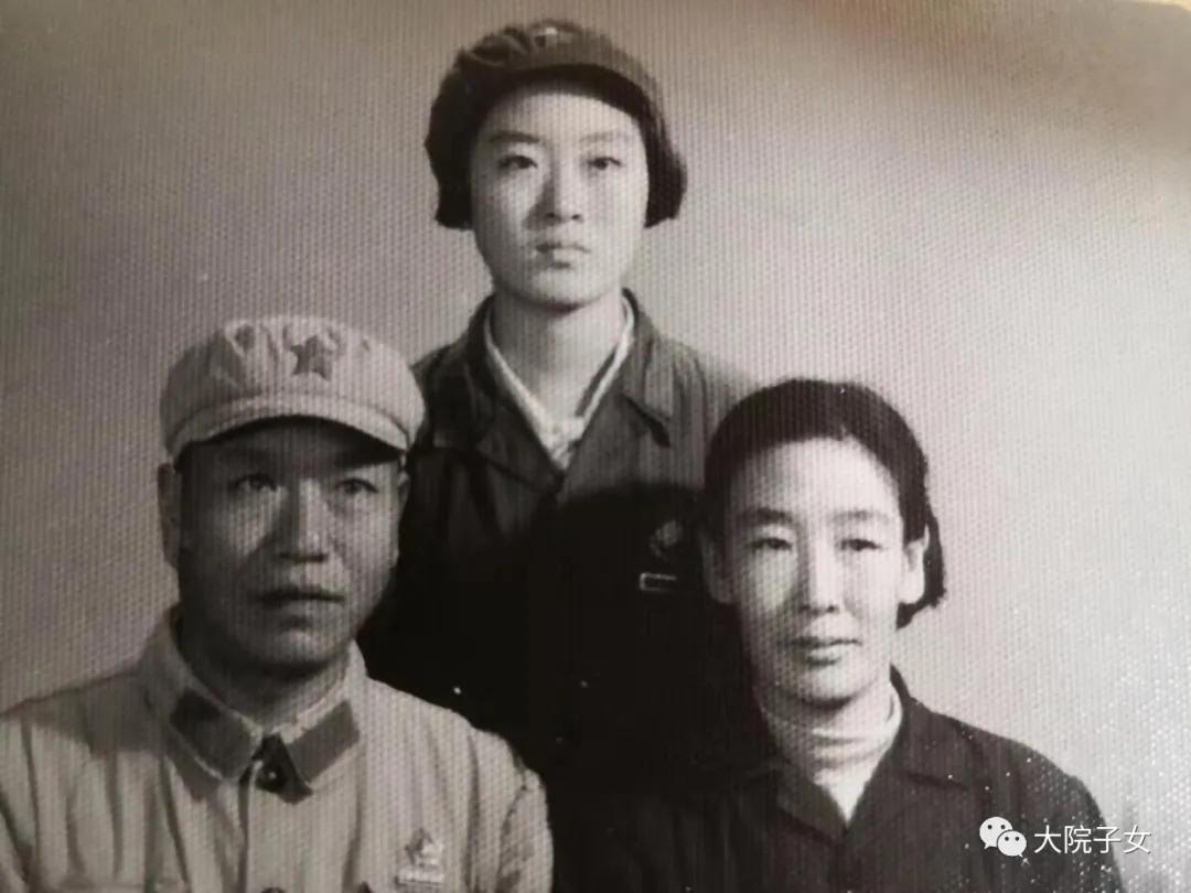 那年“国庆节”，女兵连养的肥猪是谁杀的？我