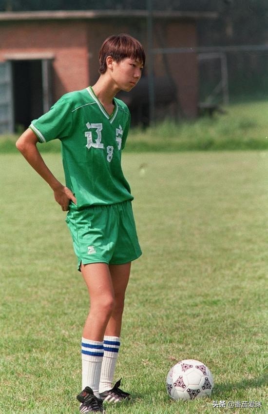 他曾被誉为中国最好的足球运动员,他被誉为足球天才