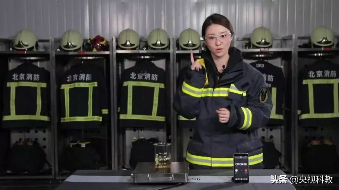 油锅起火怎么办别慌来支招,油锅着火别着急下一句