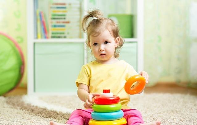 宝宝喜欢“掐人”求关注，家长别觉得是好玩，要及时纠正，附建议