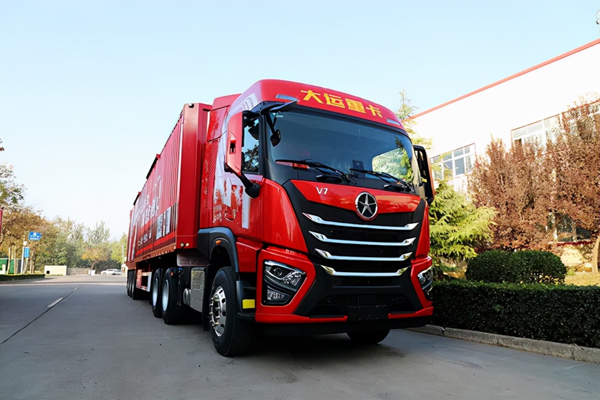 大运重卡v7车型河南地区交付火热,买一送一的车靠谱吗