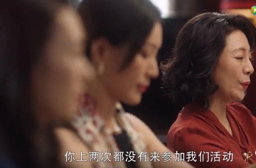两个美女在公司打架薅头发,泰剧女人打架抓脸薅头发
