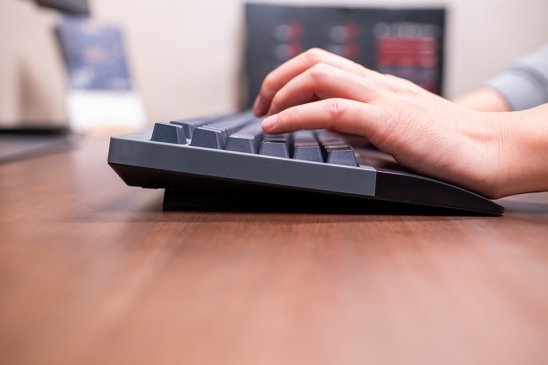 无线机械键盘带幻彩,无线机械键盘没有延迟吗