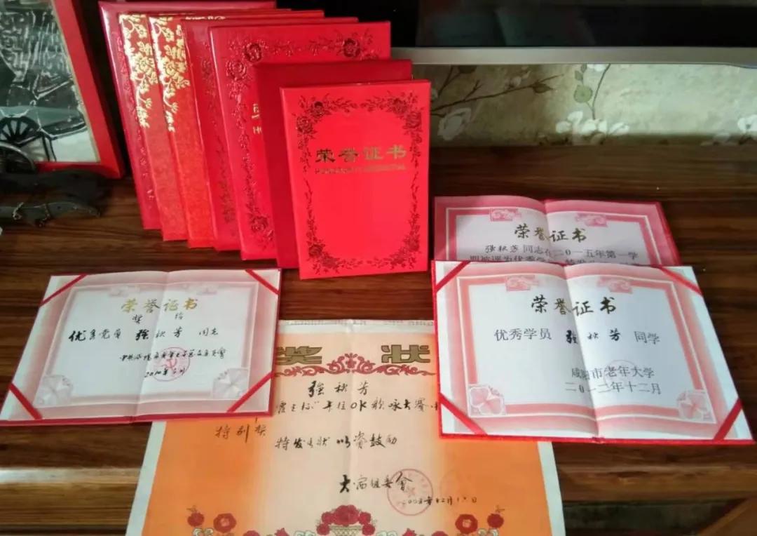 七十岁的老人怎么吹葫芦丝,十二岁小姑娘吹葫芦丝