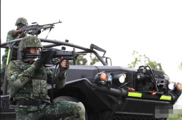 鍙板啗灏勫嚮濮垮娍,鍙板啗鎷嶇収