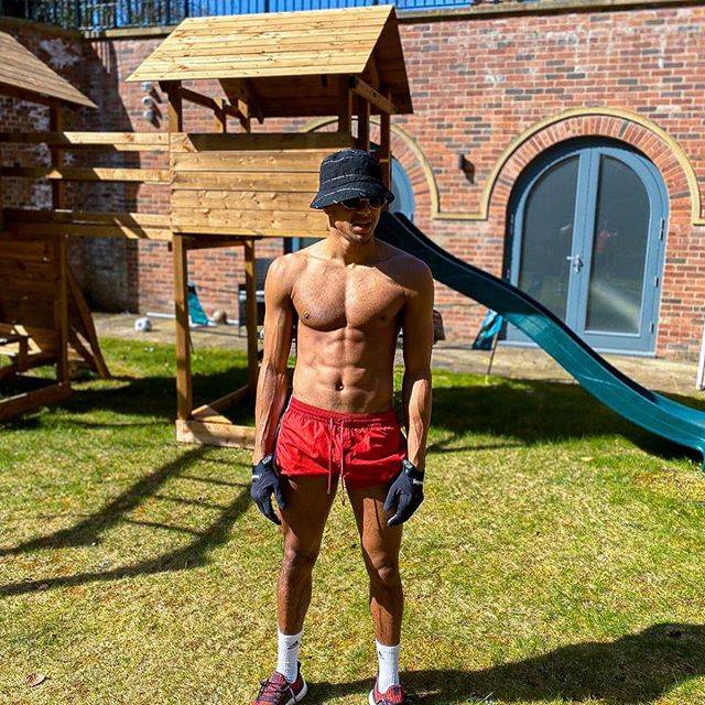 足球球员雷吉隆,雷吉隆上场