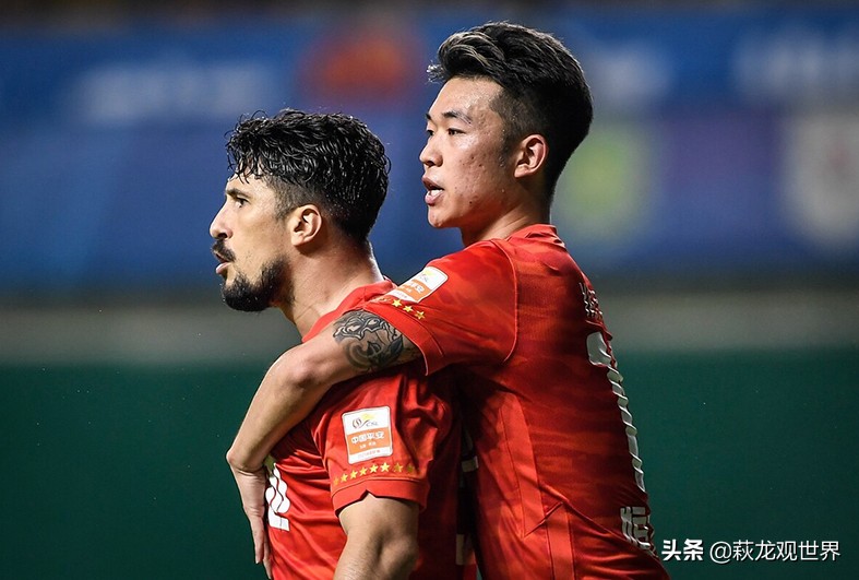 国足“钉子户”当属武汉门将！吉翔不如王刚？李铁和球迷就不一样