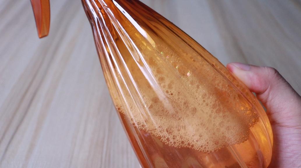 风扇上灰怎么清理,为什么电风扇的扇叶上容易积累灰