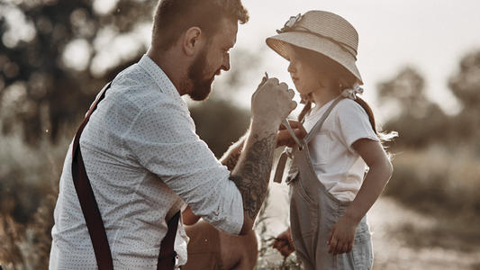 贝克汉姆和女儿亲吻,贝克汉姆女儿亲嘴