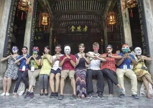 世界就在脚下,世界就在