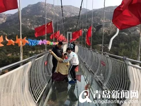 青岛水上玻璃桥,青岛西海岸网红桥
