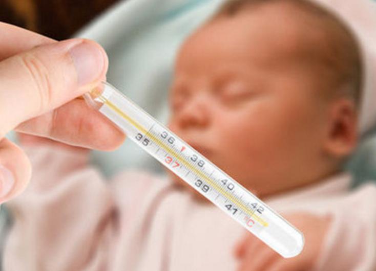 孩子发烧不要慌如何正确降温,晚上孩子发烧最有效的退烧方法