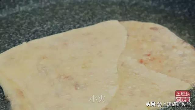 煎饼该怎么做好吃又简单,饭店茴香煎饼的做法