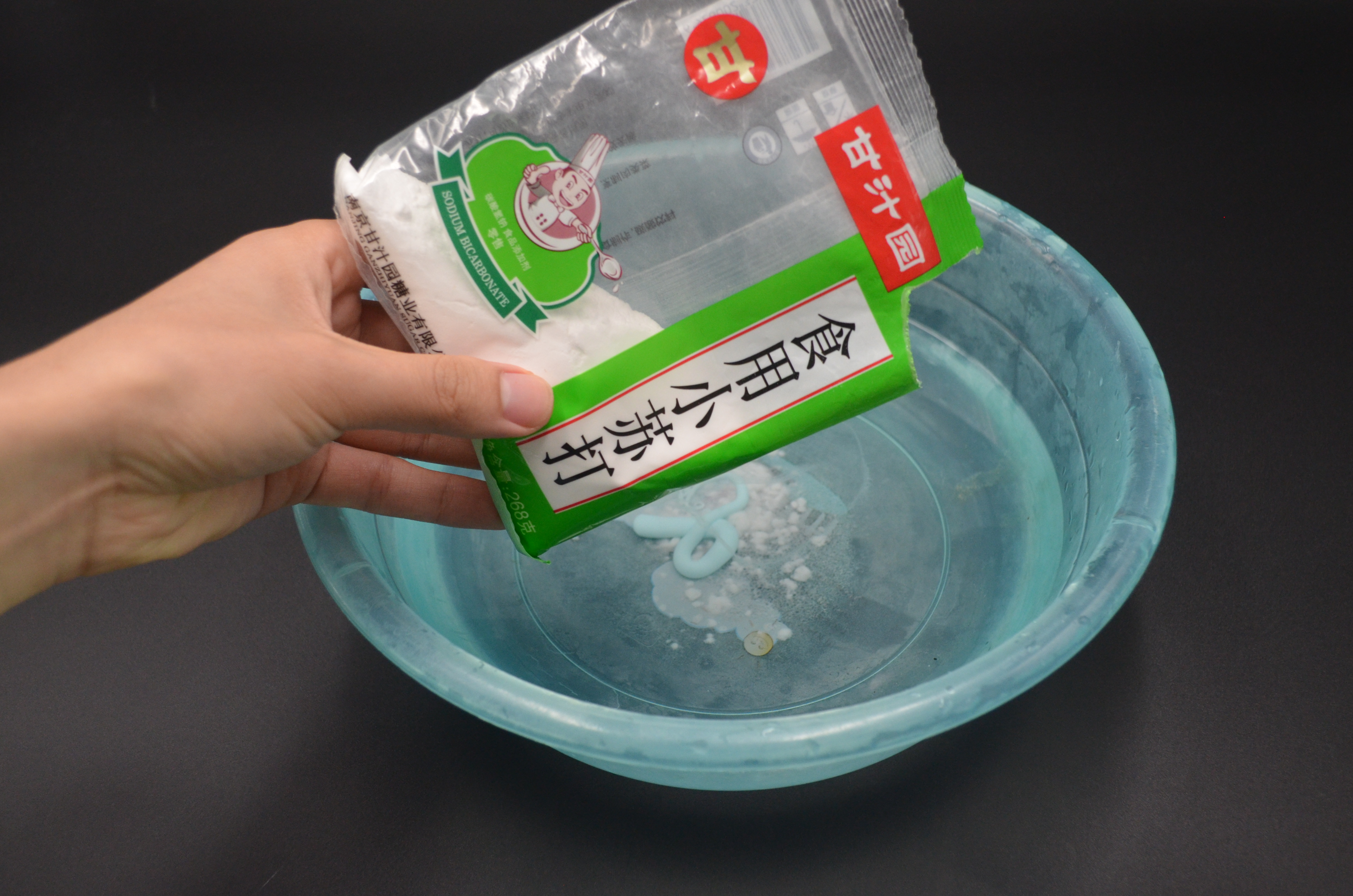 水洗毛呢大衣的正确清洗方法,毛呢大衣自己怎么洗像干洗过