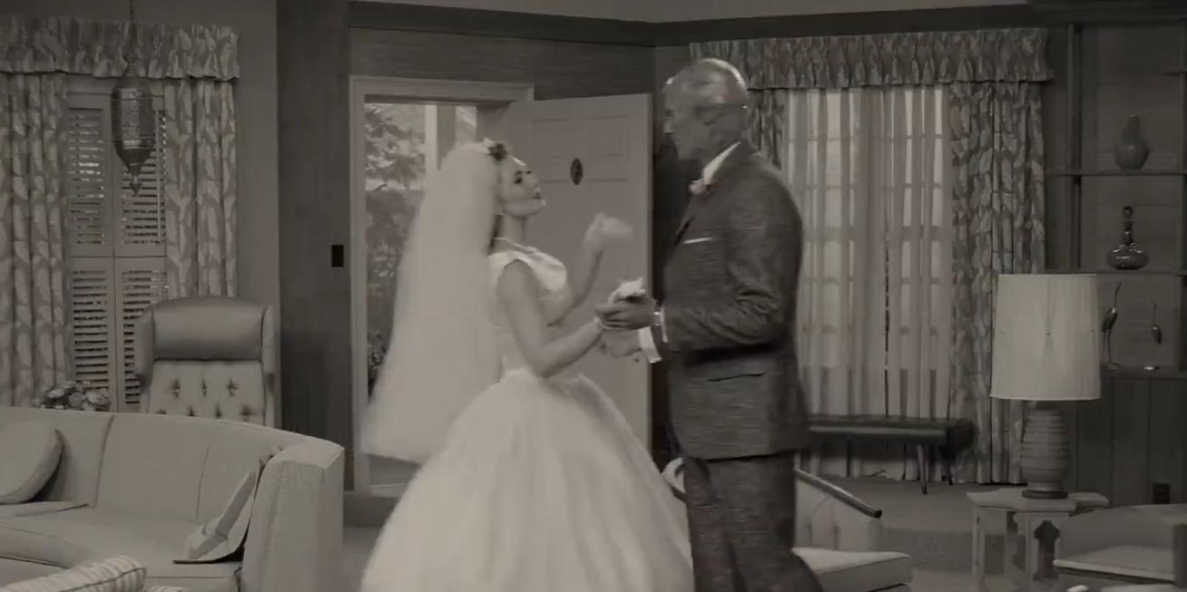 欢乐回归！《小黄人2》首曝超级碗预告；尹正蒋梦婕恋情曝光