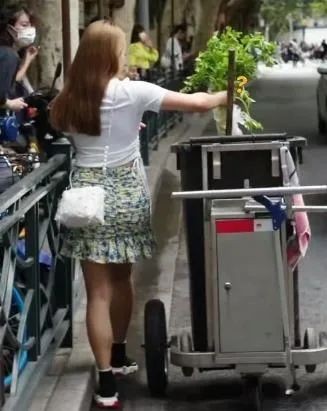 prada为什么卖那么贵,prada奢侈品行业