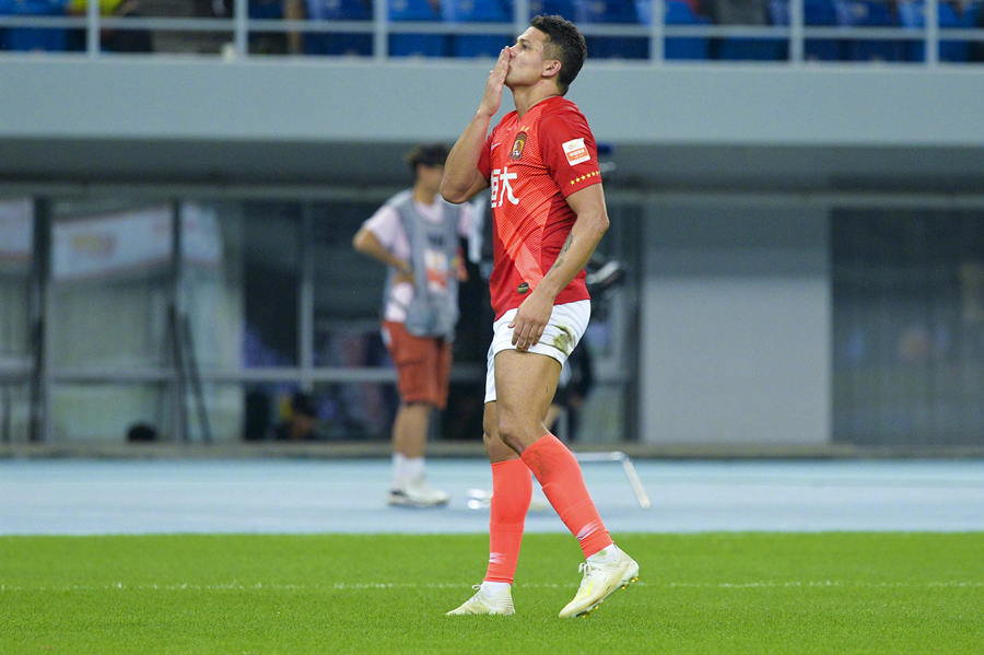 一地鸡毛高拉特,现场直播中超恒大对泰达