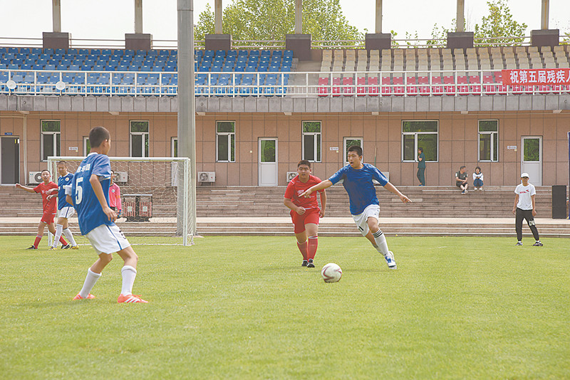 足球特色学校足球队展示,展示校园足球风采