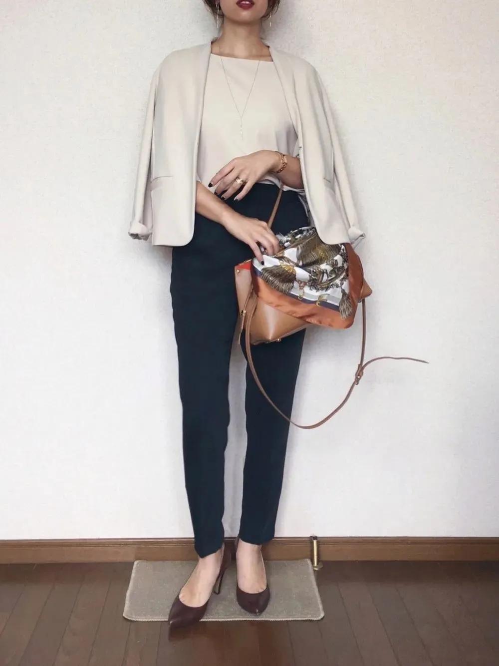 一条丝巾戴出高级感,一条很长的丝巾怎么穿搭