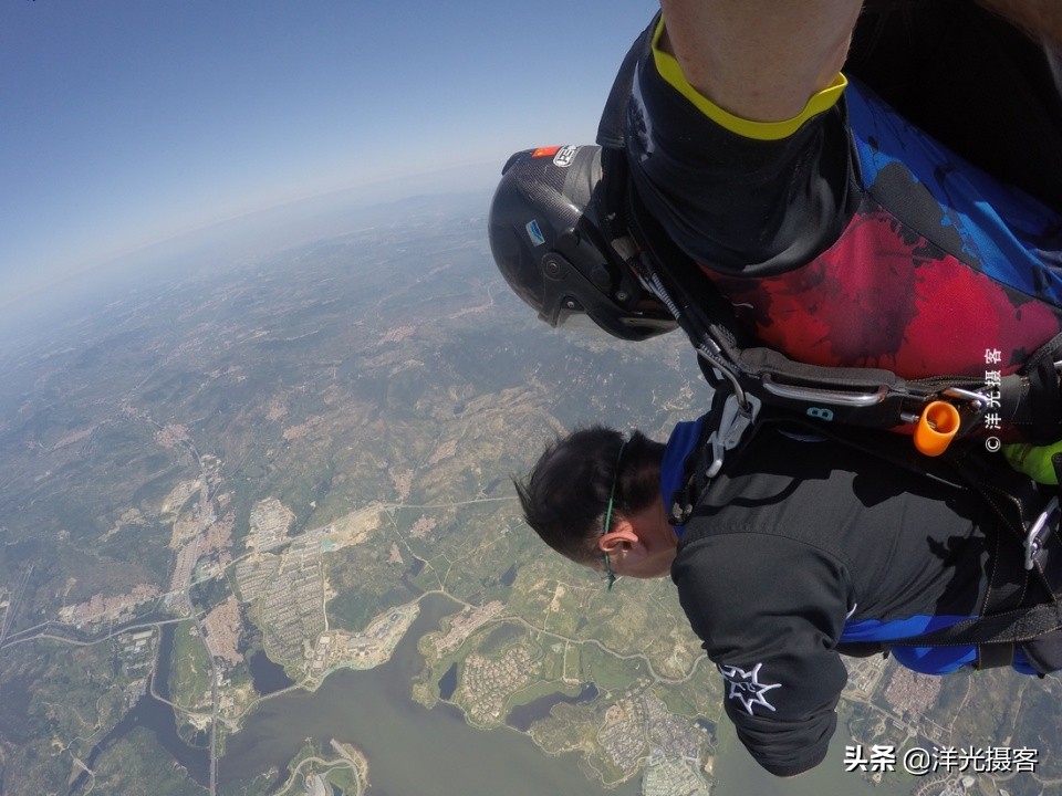 打卡在4000米高空,风靡世界的高空跳伞,悄然改变国人的度假方式